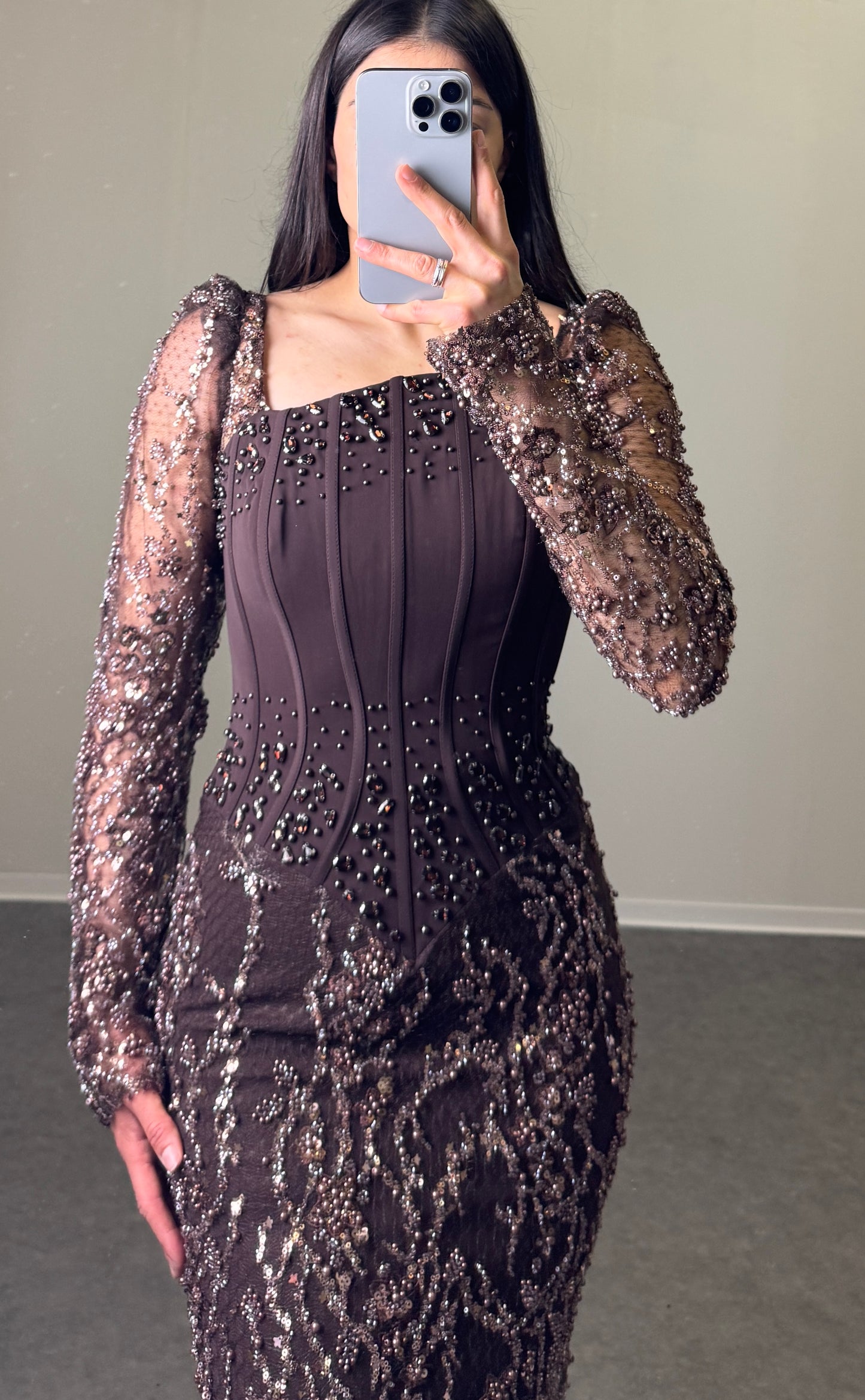 Langarm Maxikleid mit Perlendetails