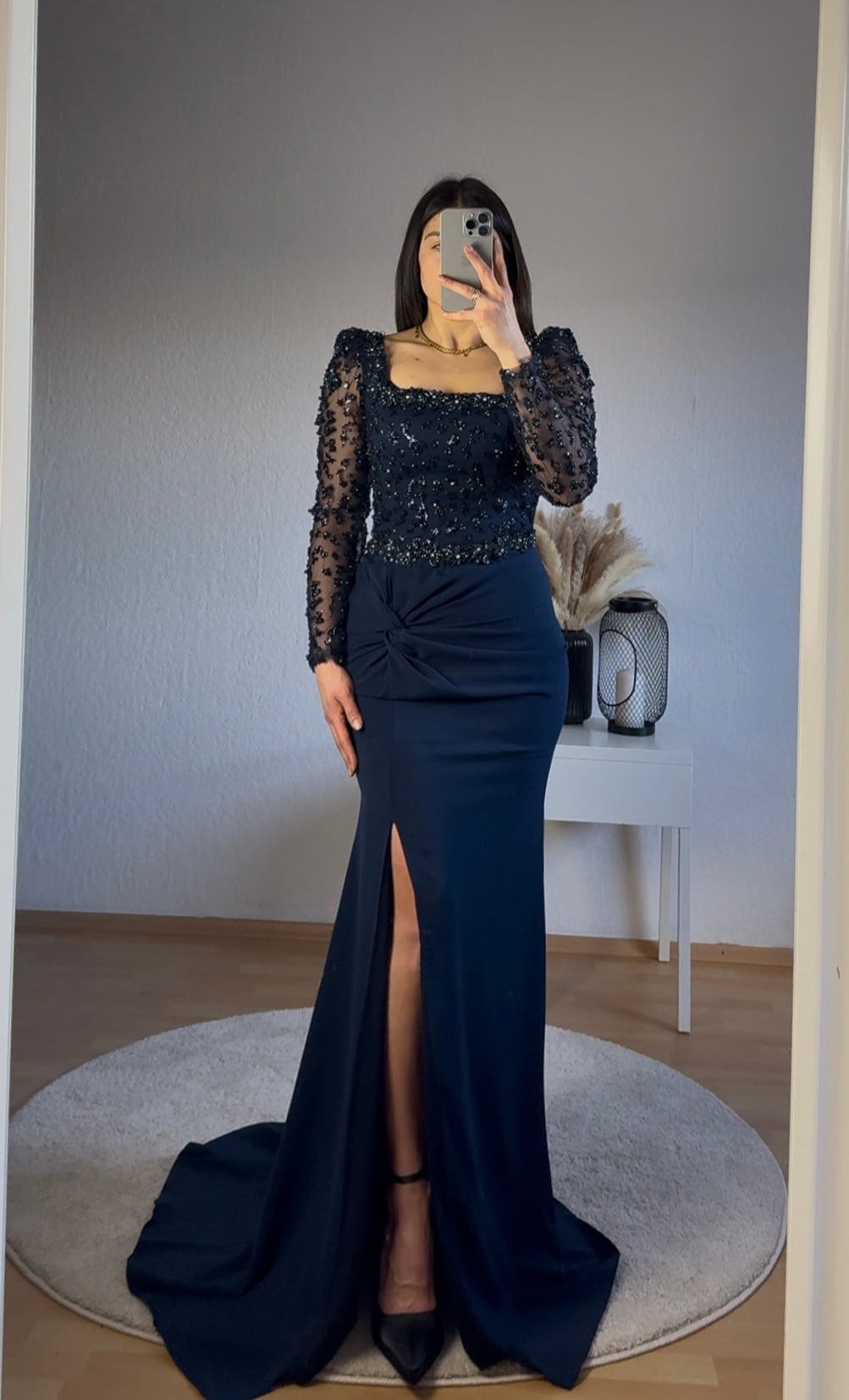 Maxikleid mit Perlendetails