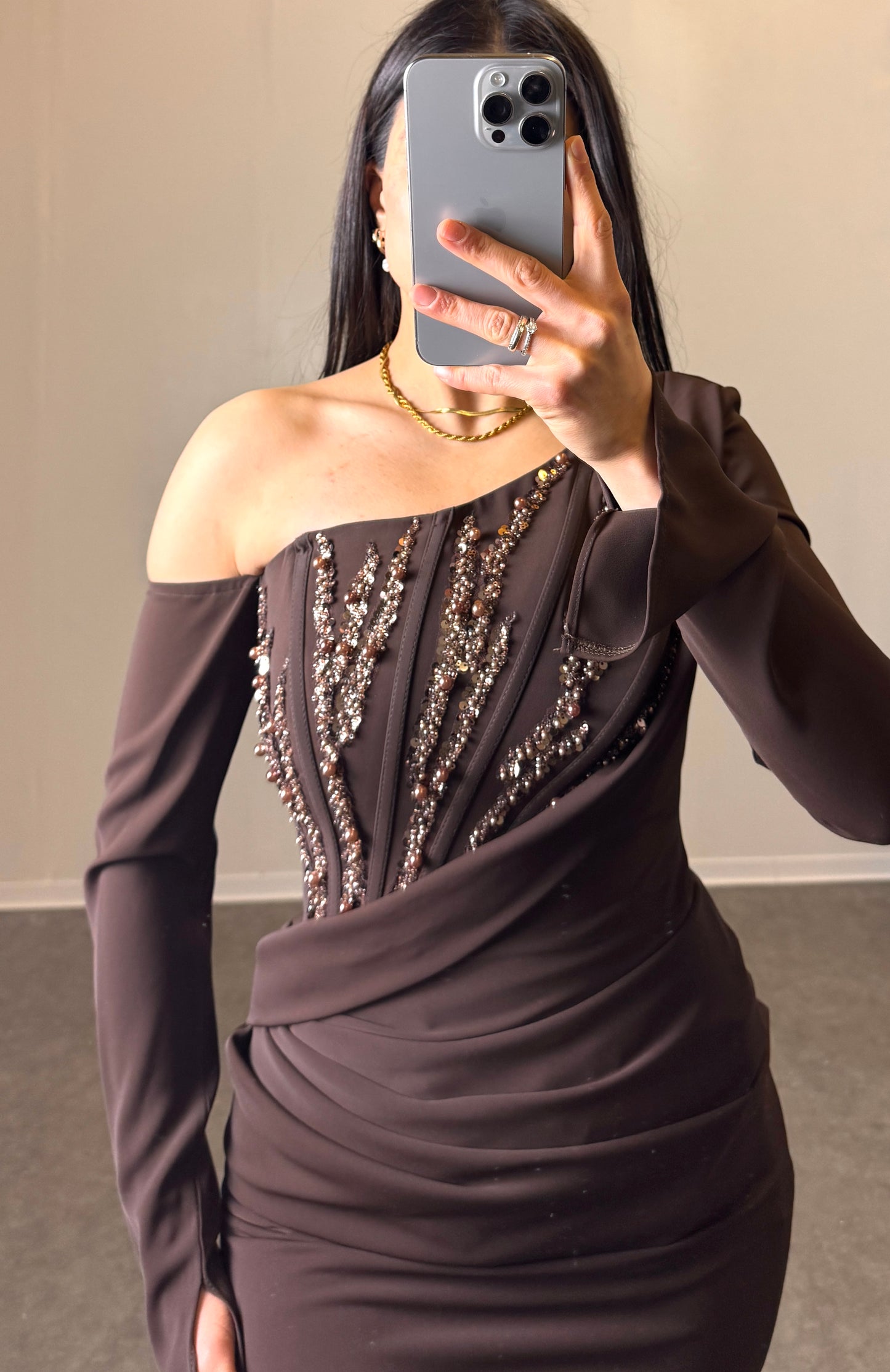 Maxikleid mit Perlendetails