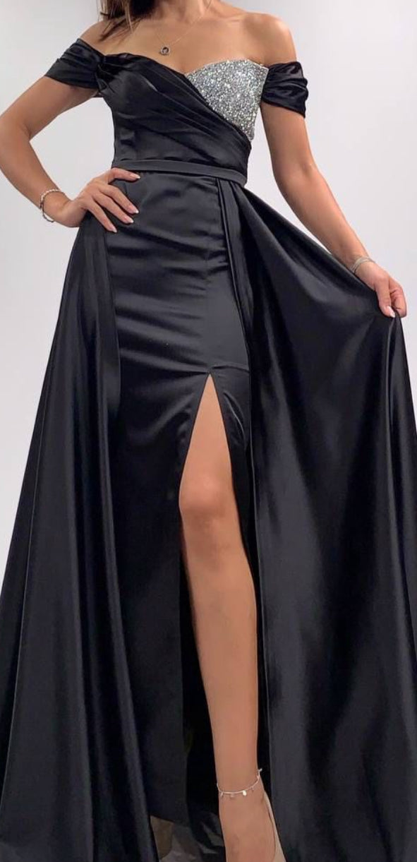 Off-Shoulder Kleid mit Schleppe