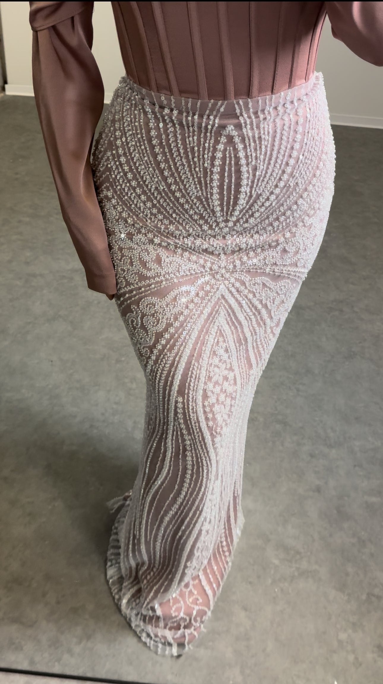 Off-Shoulder Kleid mit Perlendetails