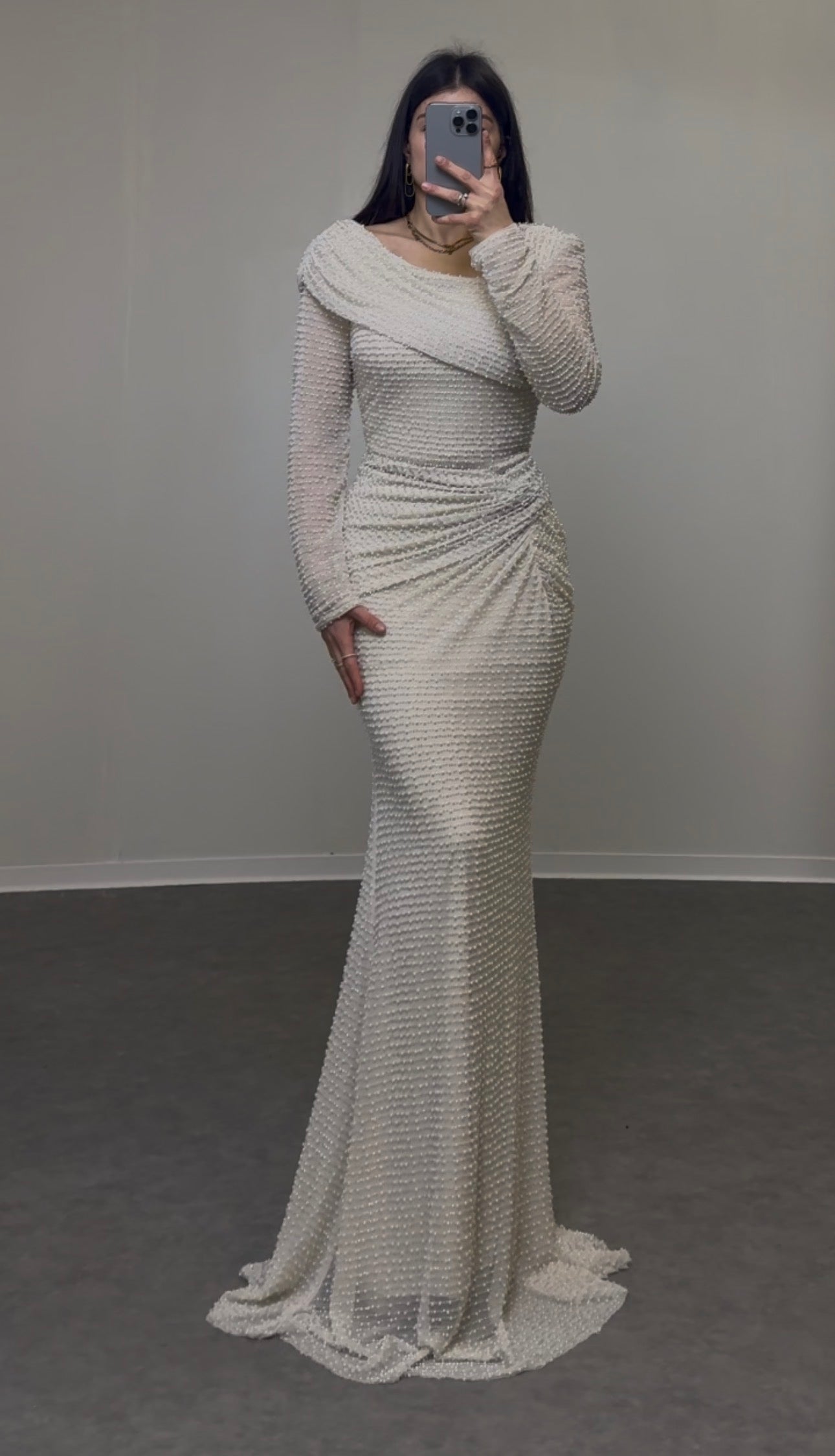 Langarmkleid mit Perlenstickerei