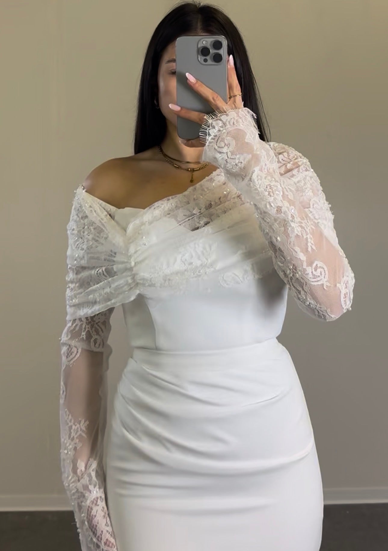 Maxikleid mit Spitzedetails