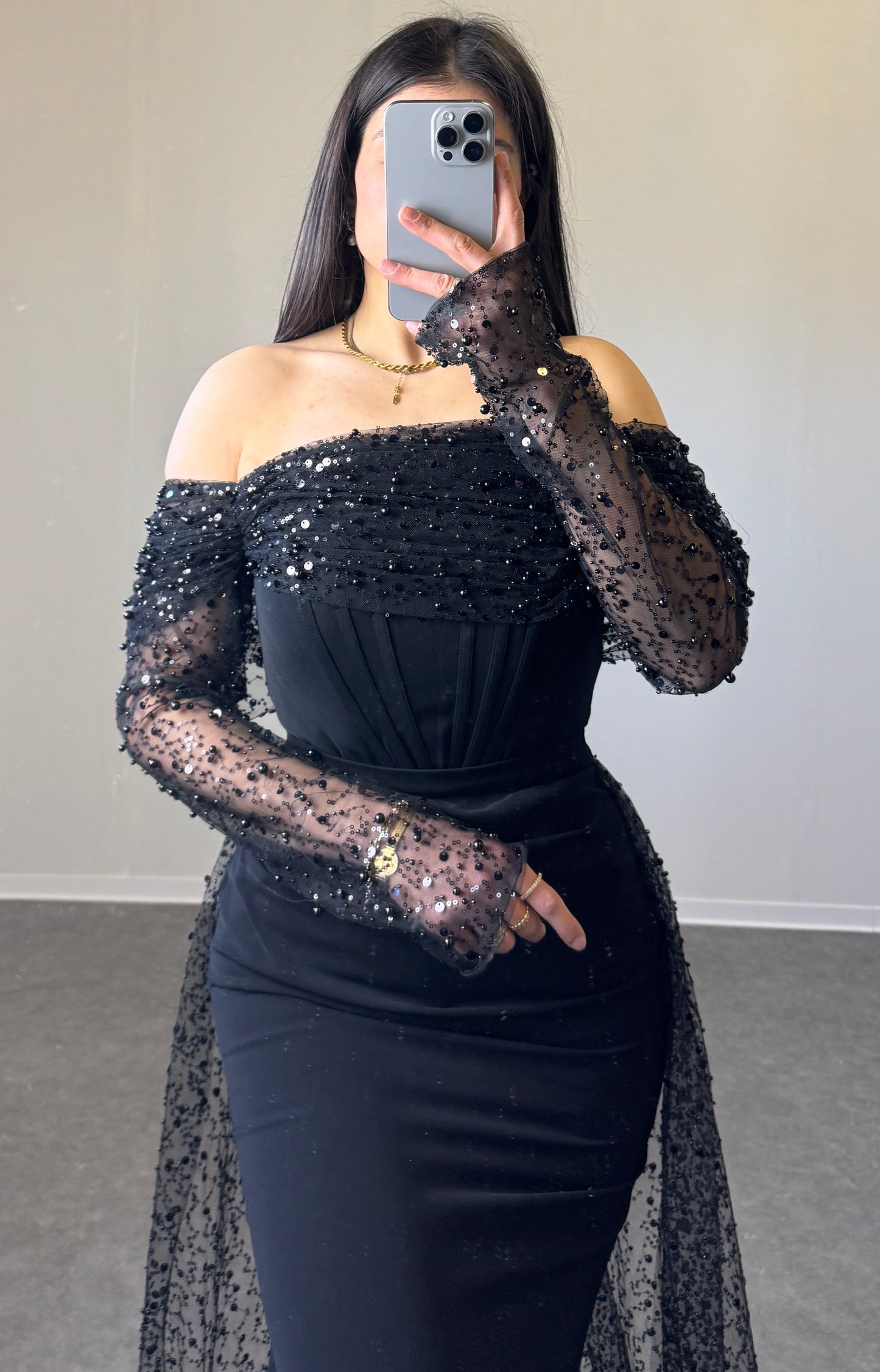 Off-Shoulder Maxikleid mit abnehmbarer Schleppe