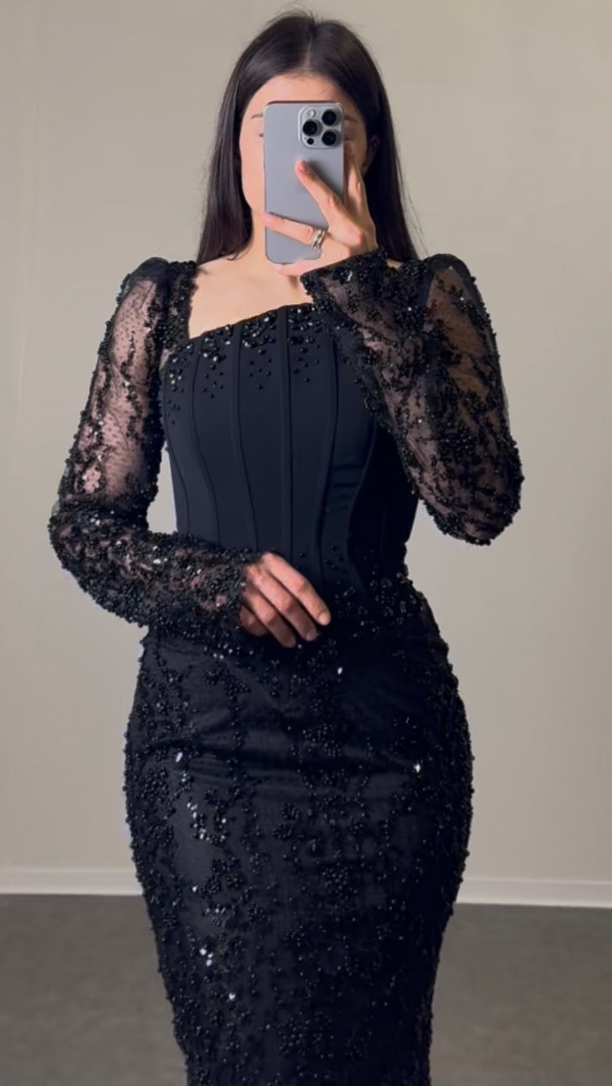 Langarm Maxikleid mit Perlendetails