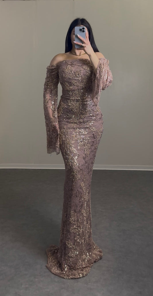 Off-Shoulder Maxikleid mit Spitze- und Perlendetails