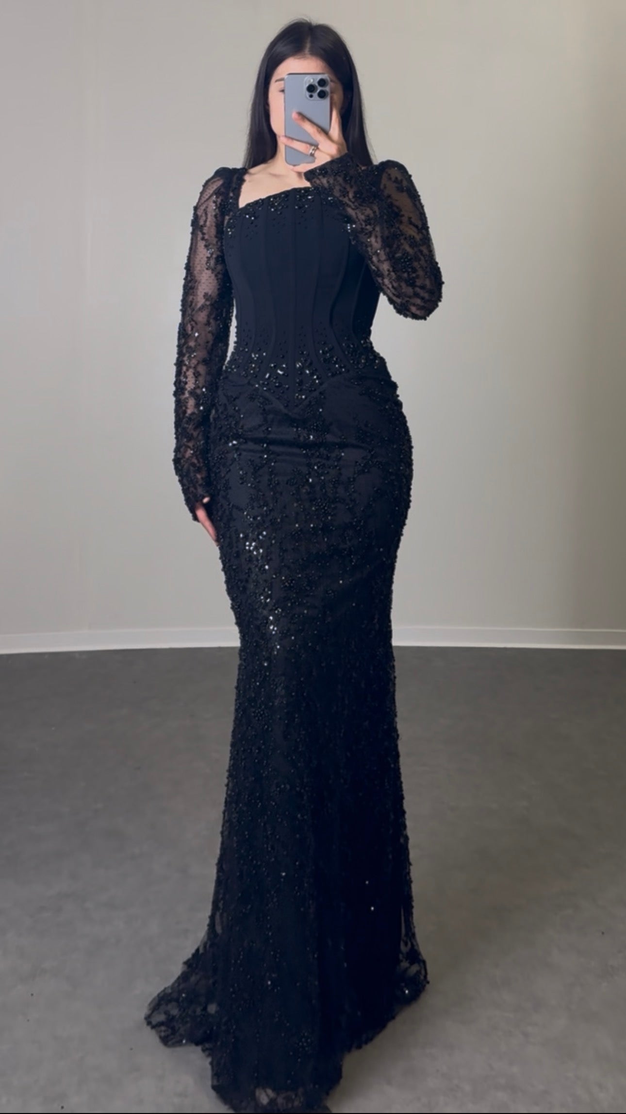 Langarm Maxikleid mit Perlendetails