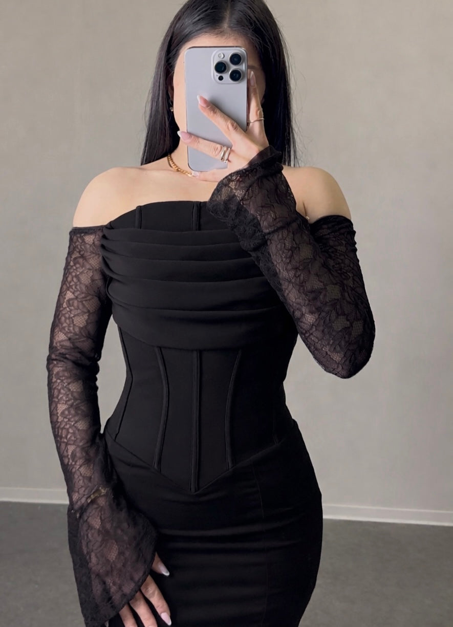 Off-Shoulder Kleid mit Spitzenapplikationen