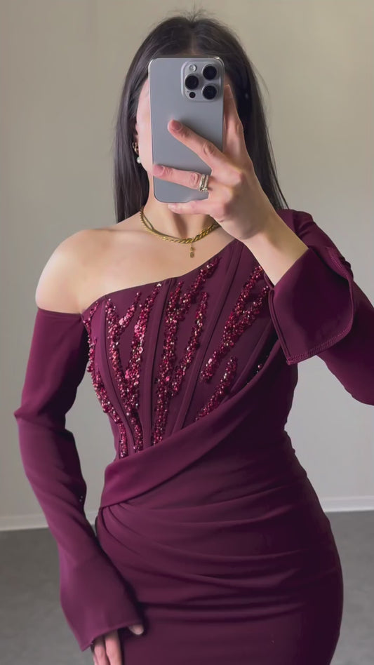 Maxikleid mit Perlendetails