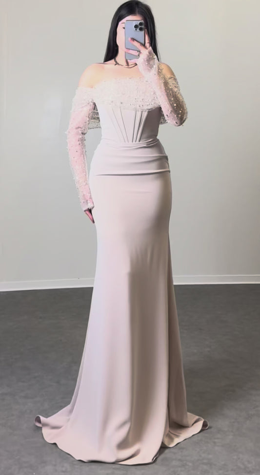 Off-Shoulder Maxikleid mit abnehmbarer Schleppe