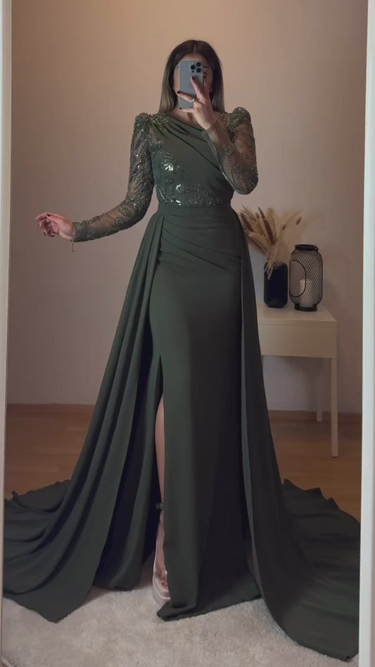 Langarmkleid mit Schleppe