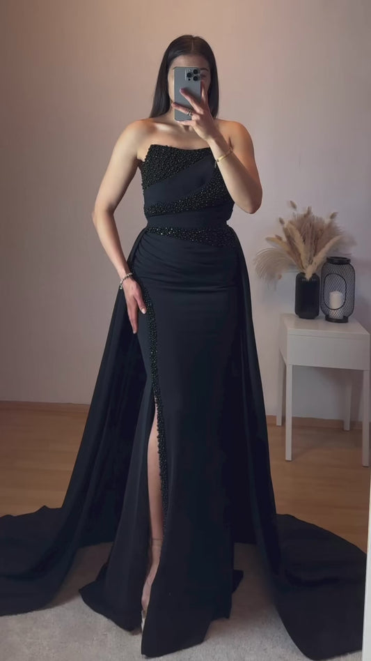 Trägerloses Maxikleid mit Schleppe