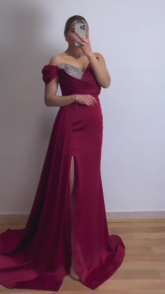 One-Shoulder Kleid mit Steinchendetails