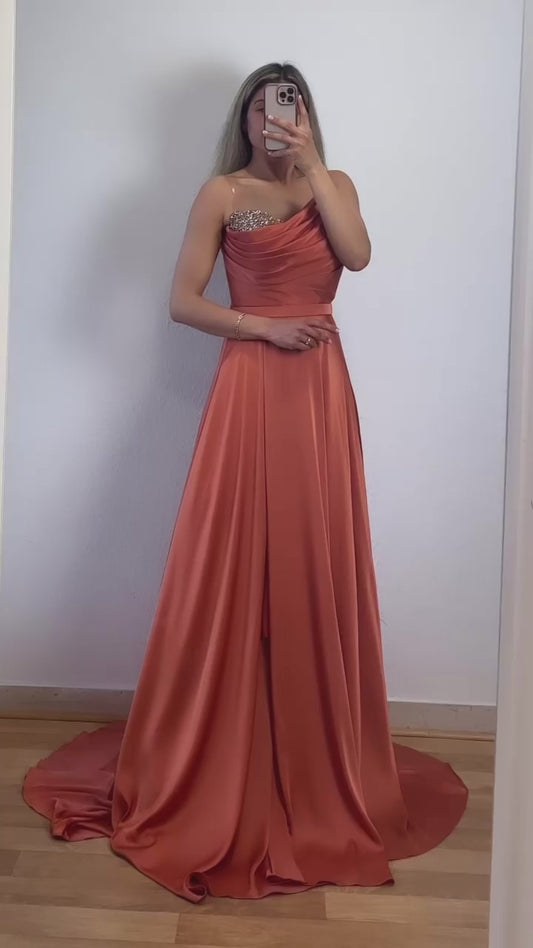 Trägerloses Maxikleid in A-Linie