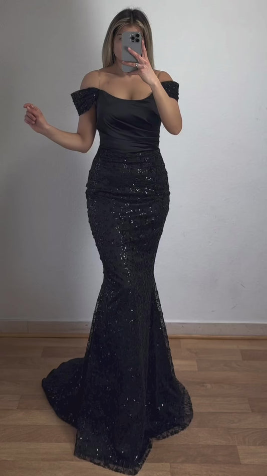 Off-Shoulder Kleid mit abnehmbarer Schleppe