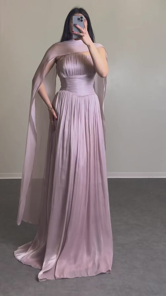 Trägerloses Maxikleid mit Schal