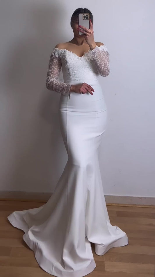 Off-Shoulder Maxikleid mit Spitzendetails